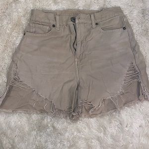 AMERICAN EAGLE HIGHEST RISE MOM SHORTS